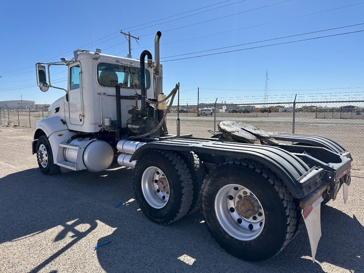 2012-peterbilt-386-image-9