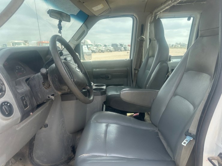 2014-ford-e350-image-7