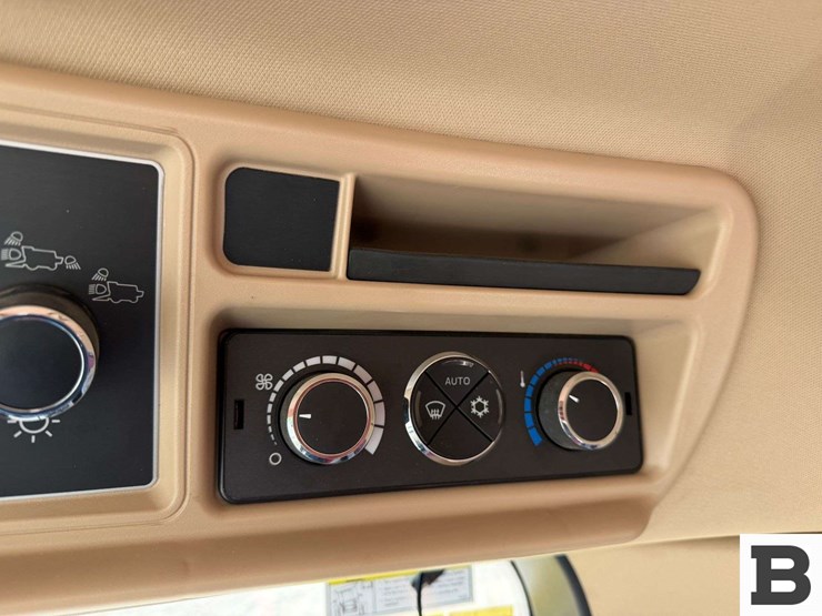 2025-case-ih-8260-image-85