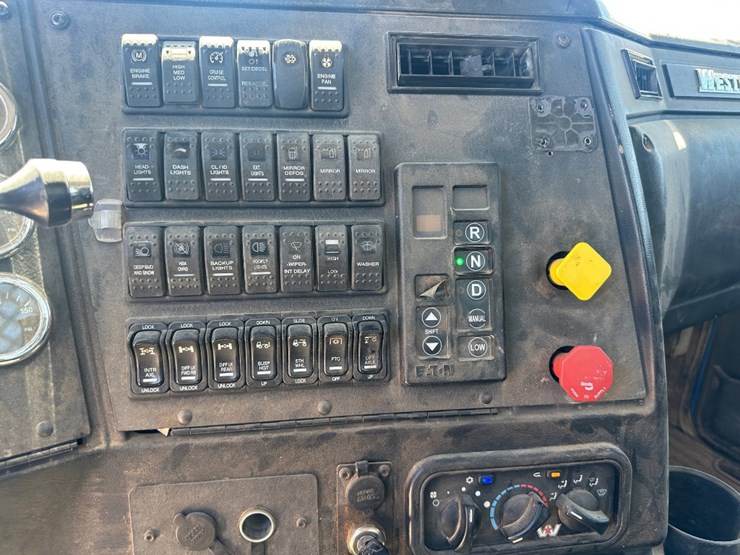 2020-western-star-4900-image-12