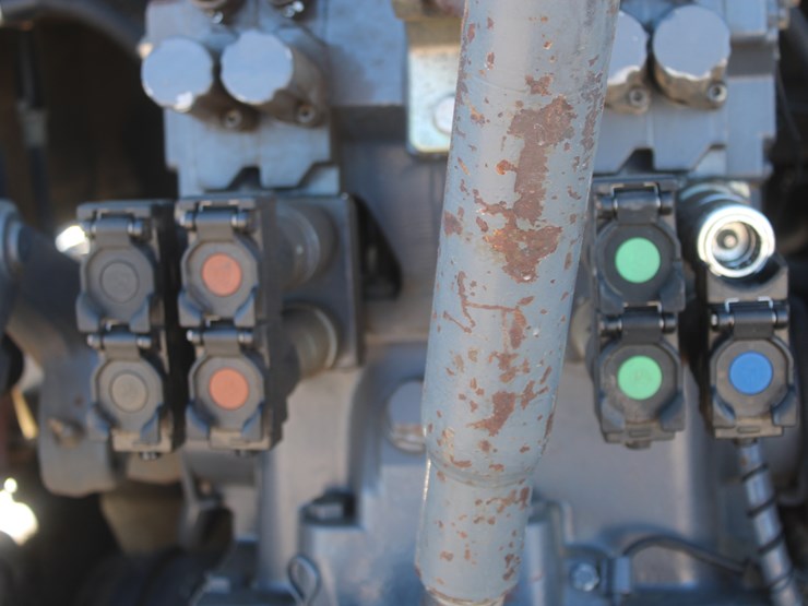 new-holland-tm125-image-34