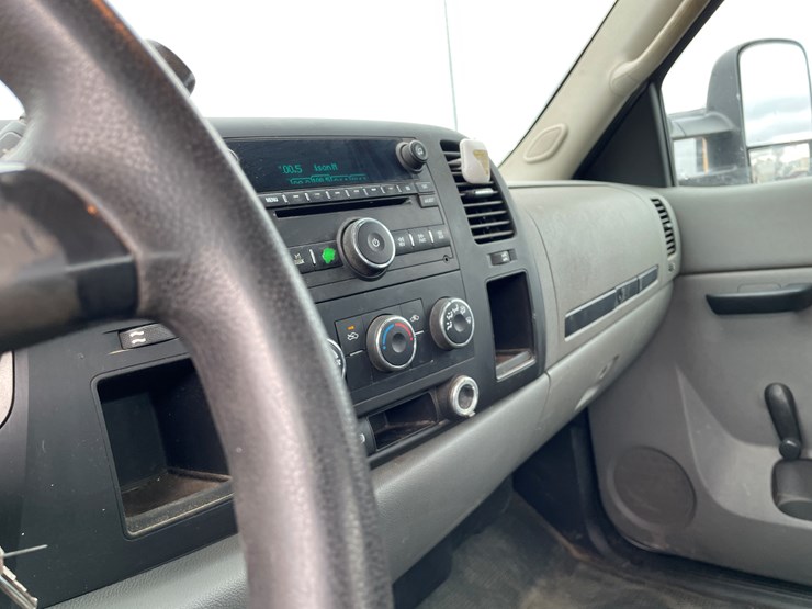 2012-chevrolet-3500-image-48