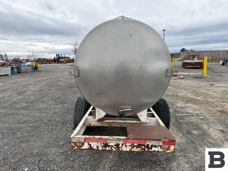 chemigation-trailer-w/-custom-applicator-image-4