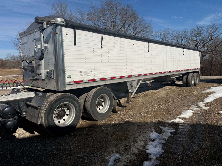 2017-wilson-hopper-bottom-image-2