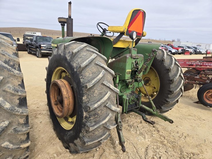 john-deere-4010-image-9