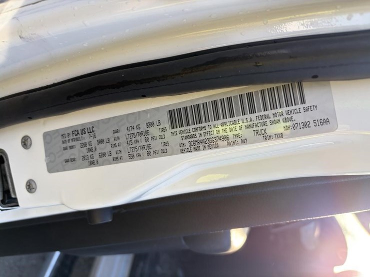 2016-dodge-2500-image-31