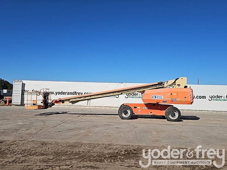 2016-jlg-800s-image-2