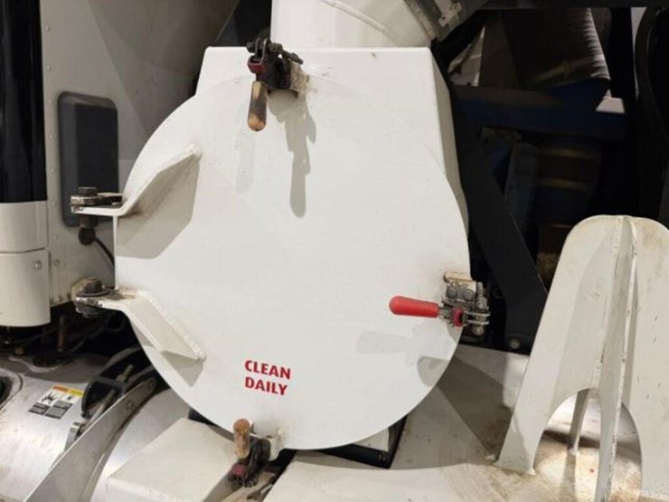 2017-peterbilt-567-image-39