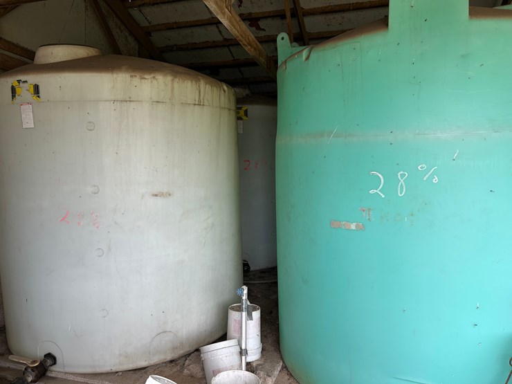 2500-gallon-poly-tank-image-3