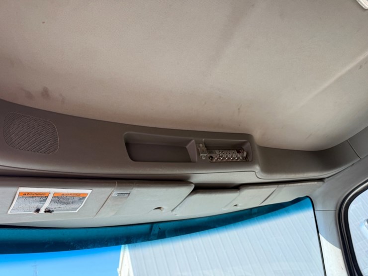 2018-peterbilt-567-image-12