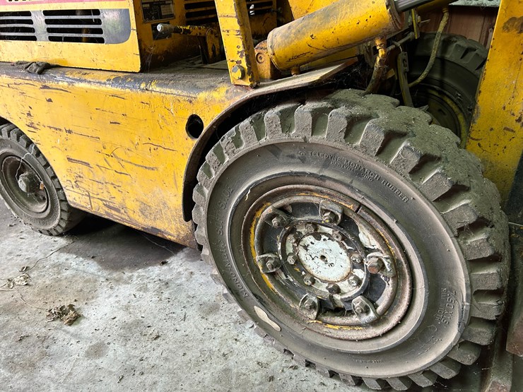 white-lip-gas-forklift-image-2