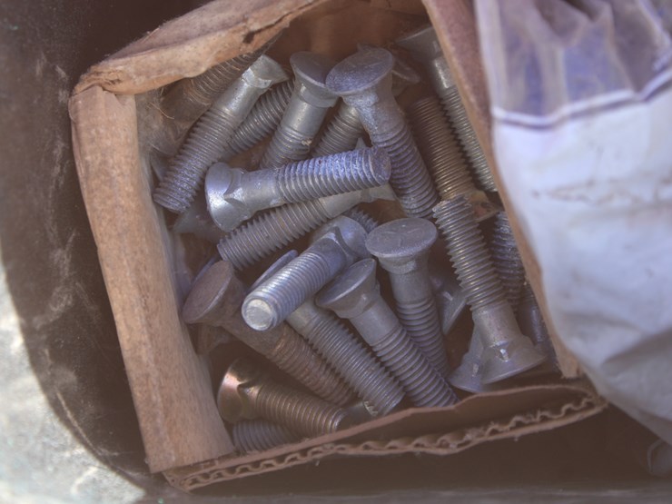 #3007-•-pallet-with-large-assortment-of-nails-and-staples-image-10