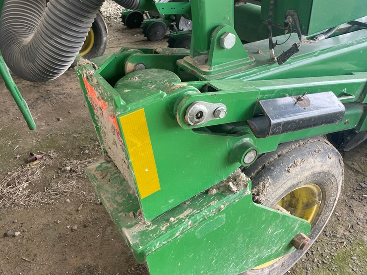 john-deere-1725-image-14