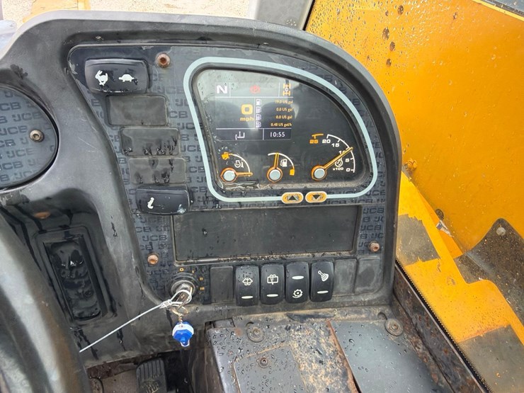 2016-jcb-525-60-image-16