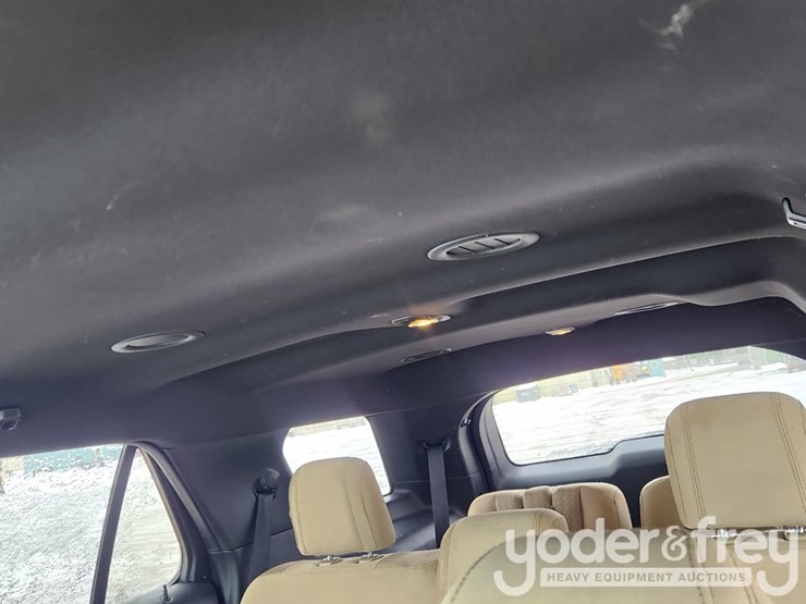 2016-ford-explorer-image-18