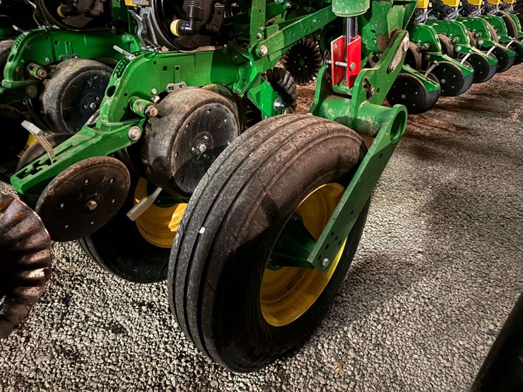 2021-john-deere-2630-image-15