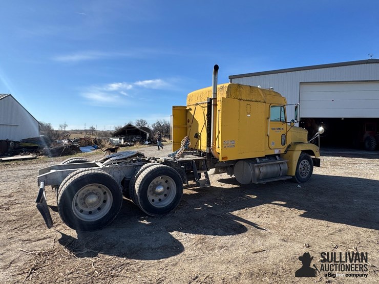 1996-freightliner-fld120-image-5