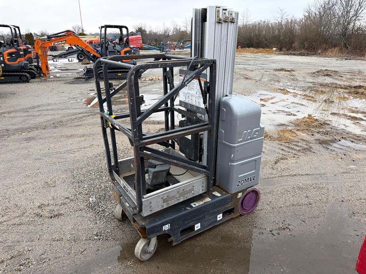 2016-jlg-20mvl-image-1