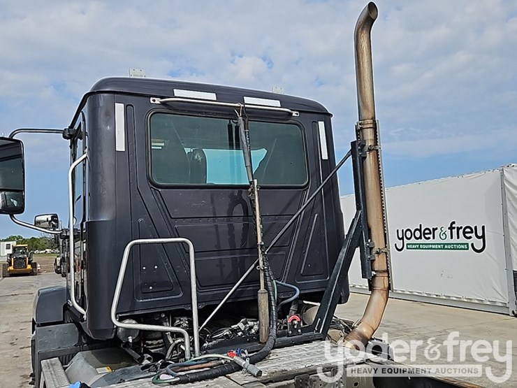 2021-mack-mack-anthem-t64-6x4-truck-tractor,-day-cab,-mp-7-425hp-diesel-engine,-automatic-m-drive-transmission-image-23