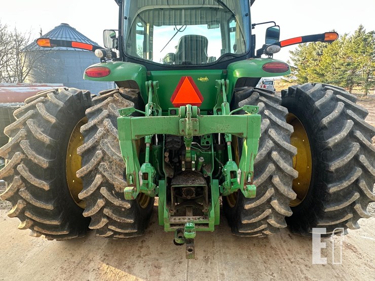 john-deere-8260r-image-10