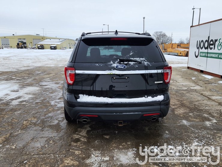 2016-ford-explorer-image-5