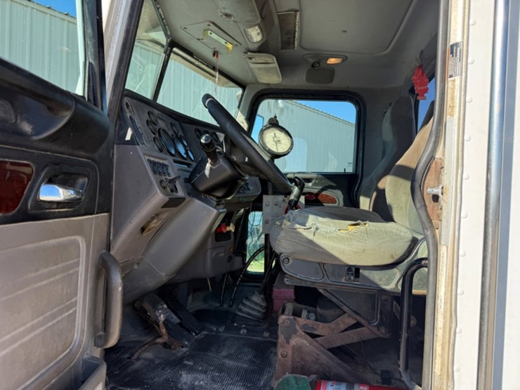 2013-peterbilt-367-image-8