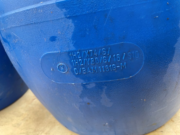 #3055-•-(3)-poly-barrels-image-10