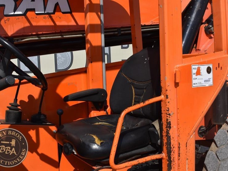 2015-sky-trak-8042-image-44