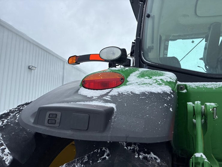 2011-john-deere-8335r-image-21