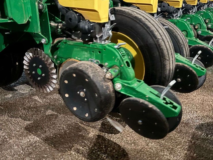 2021-john-deere-2630-image-3
