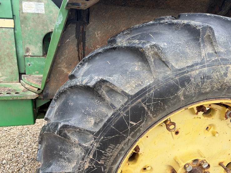 john-deere-4040-image-9