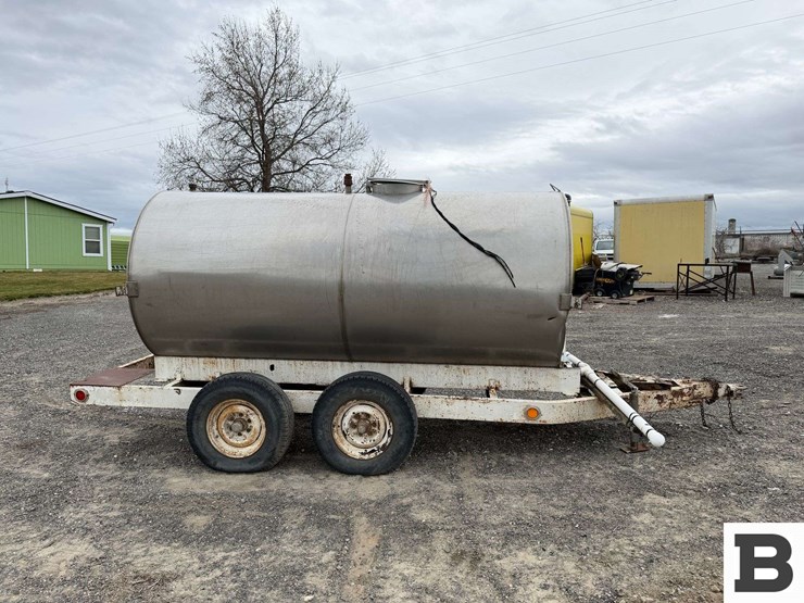 chemigation-trailer-w/-custom-applicator-image-6