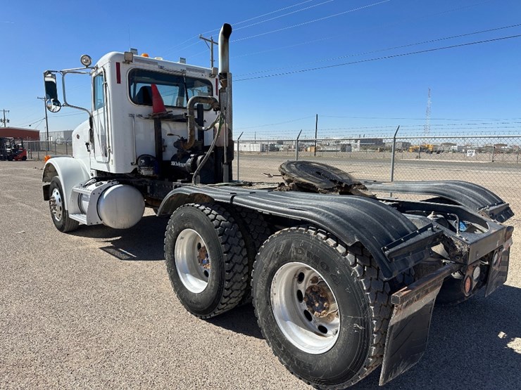 2008-peterbilt-365-image-9