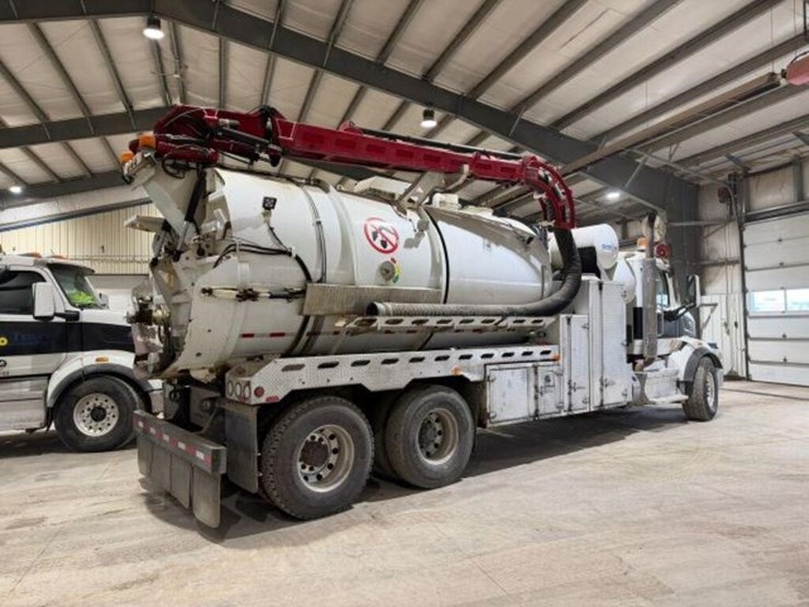 2017-peterbilt-567-image-7