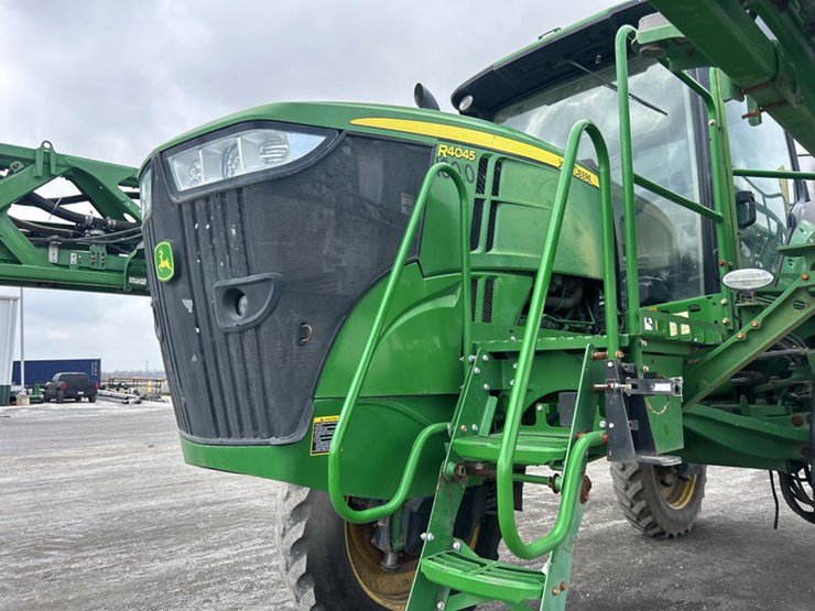2018-john-deere-r4045-image-4