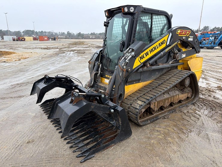 2019-new-holland-c237-image-2