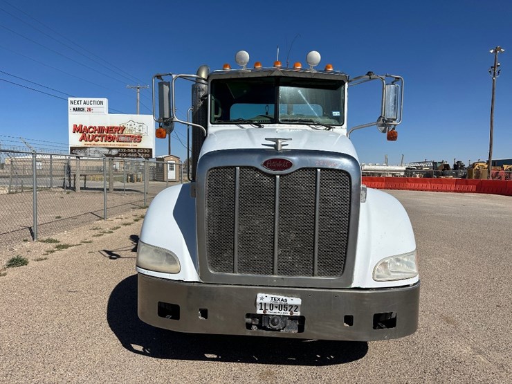 2010-peterbilt-384-image-2
