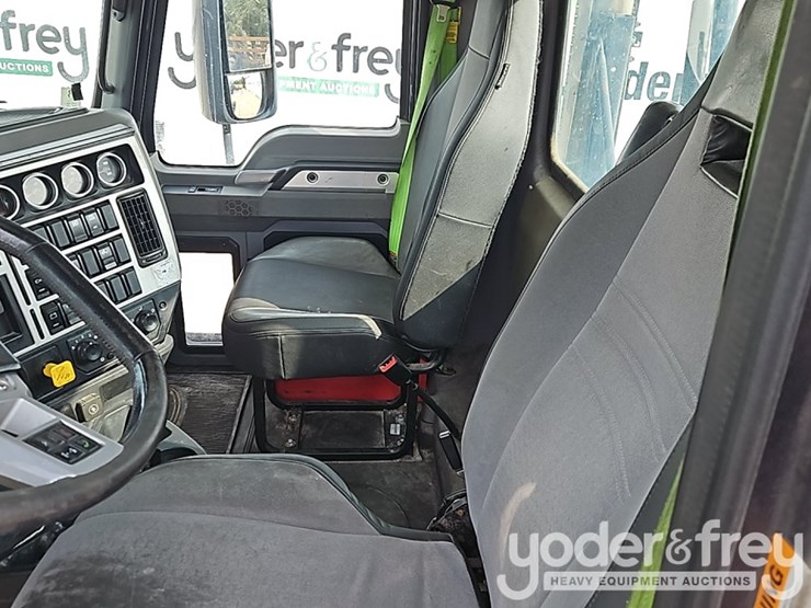 2021-mack-mack-anthem-t64-6x4-truck-tractor,-day-cab,-mp-7-425hp-diesel-engine,-automatic-m-drive-transmission-image-34