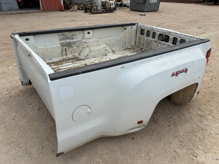 chevy-4x4-dually-truck-bed-image-1