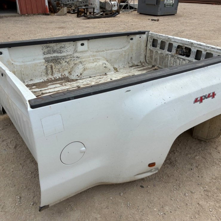 CHEVY 4X4 DUALLY TRUCK BED