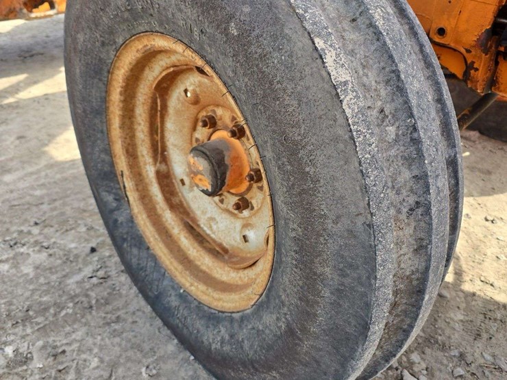 1982-ford-540-image-13