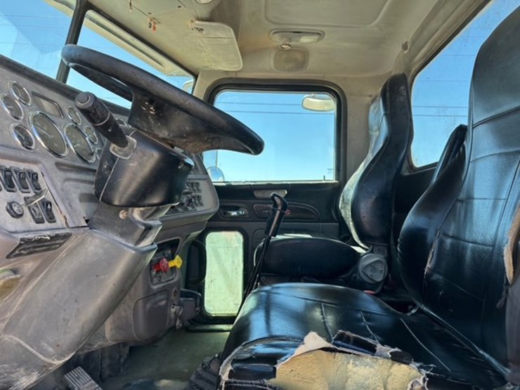 2012-peterbilt-386-image-12