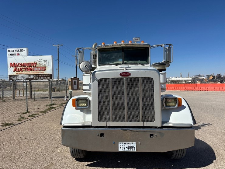 2013-peterbilt-367-image-2