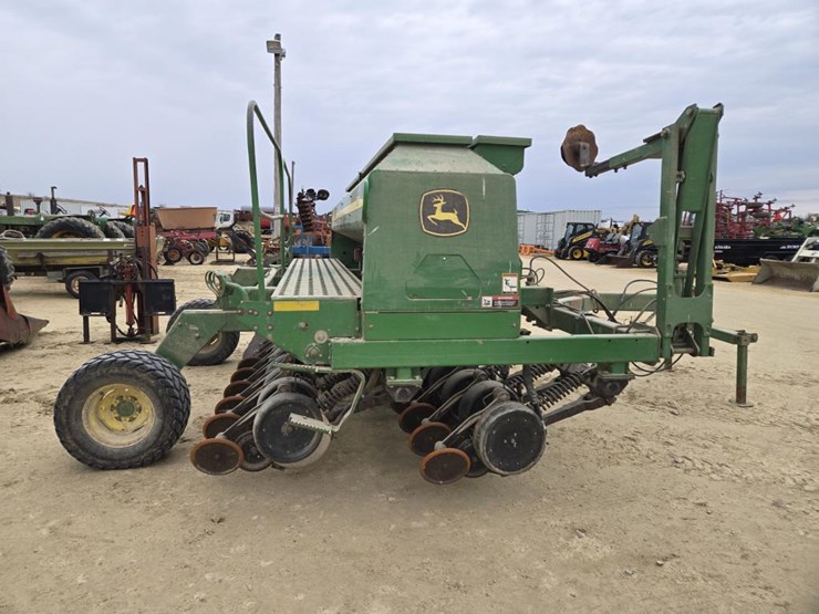 john-deere-1590-image-10
