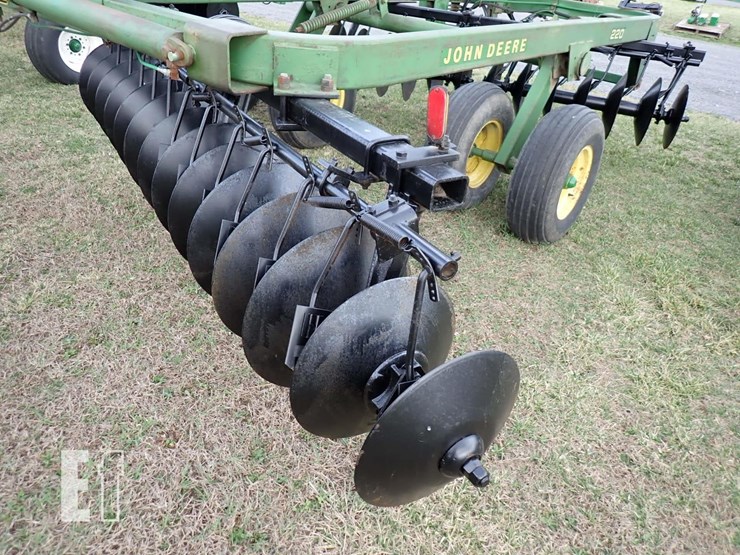 john-deere-220-image-6