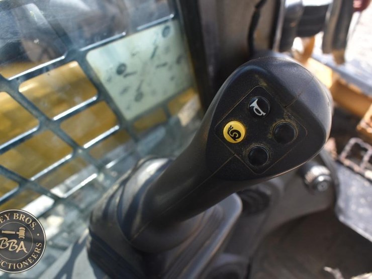 2020-caterpillar-299d3-image-57