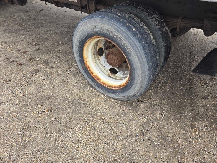 2016-hino-268-image-14