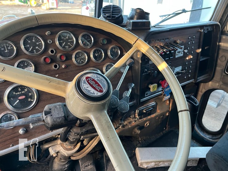 1985-peterbilt-359-image-9