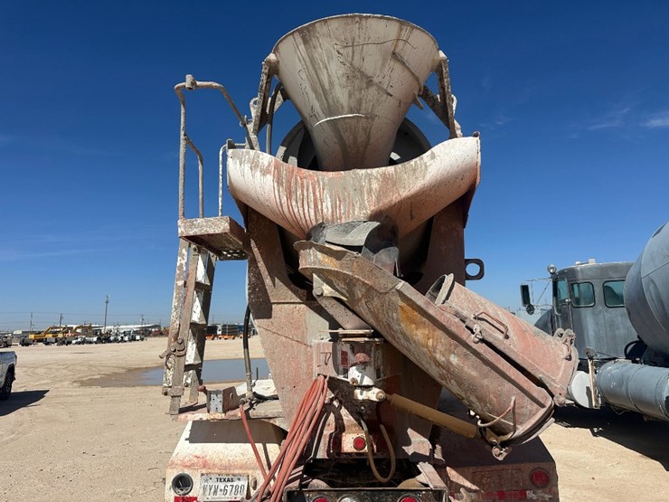 2005-mack-cv713-mixer-truck-image-7