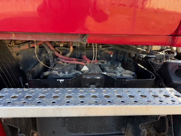 2013-freightliner-cascadia-113-image-6